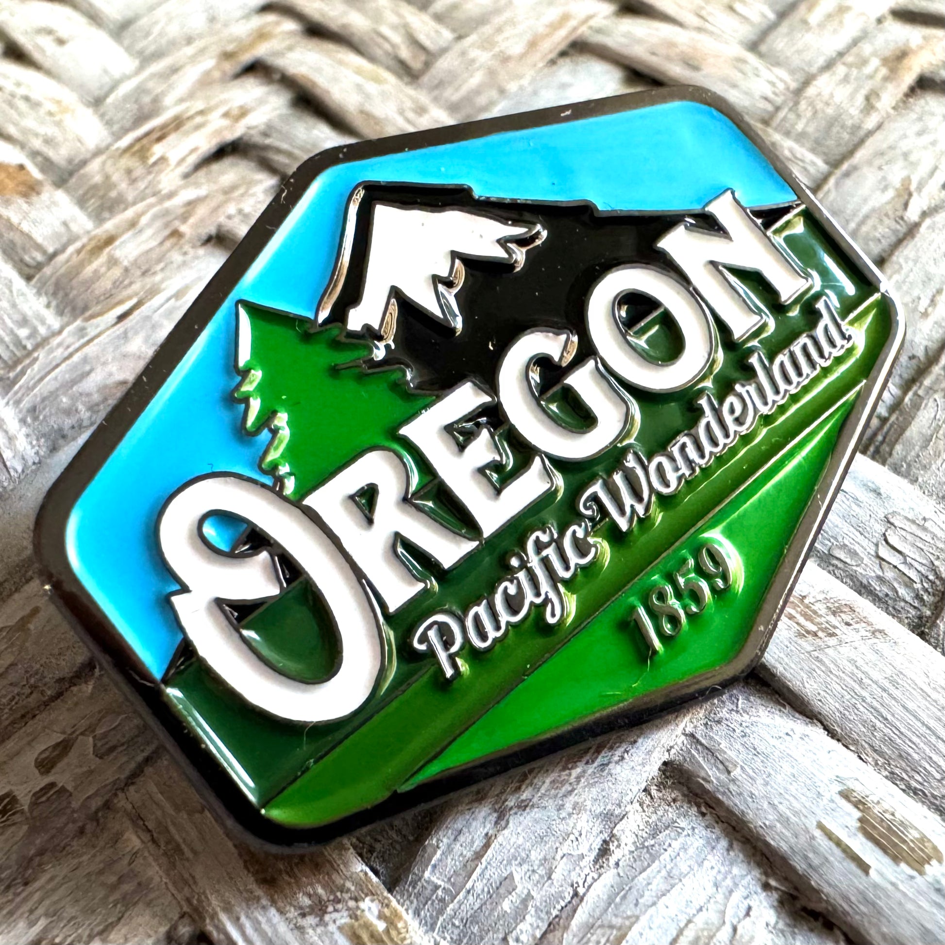 Oregon Pacific Wonderland Vintage | Enamel Lapel Pin