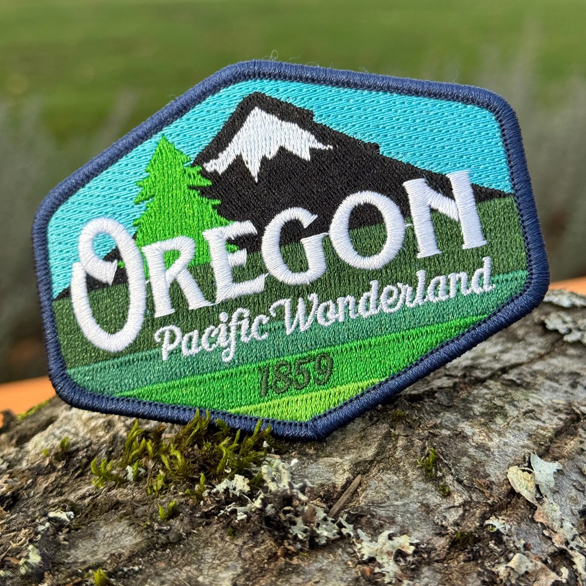 Oregon Pacific Wonderland Vintage | Iron-on Embroidered Patch